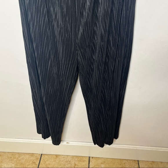 COLLECTIVE CONCEPTS Janice Pleated Jumpsuit - Picture 4 of 8